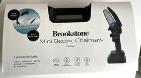Brookstone Br-cnsw-950 Mini Electric Chainsaw With Carrying Case New In Package