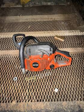 Dolmar 6100p 6100 P Is A 61cc 4.6 Hp 3.4 Kw Professional-grade Gas Chainsaw