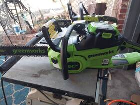 Greenworks 2019302 - Pro 18 Inch 60-volt Battery Cordless Chainsaw 4.0ah