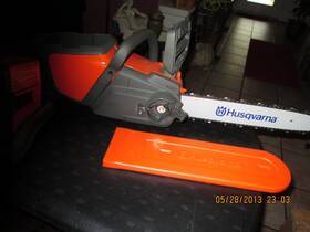 Husqvarna 024761022620 120i 36.5v Max Cordless Li-ion 14 Inch Chainsaw Floor Model