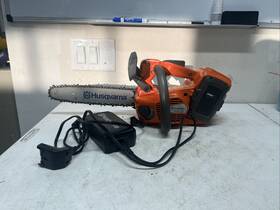 Husqvarna T536li Xp 36v Battery Powered 12 Inch Chainsaw With And Charger