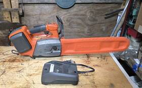 Husqvarna T542ixp Cordless Top Handle Chainsaw Battery And Charger Read Descriptn