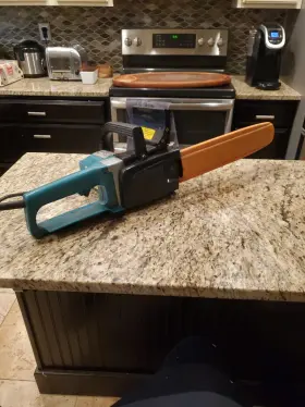 5016nb Makita D5016 Electric Chainsaw 50/60hz 143/4 Chain Used