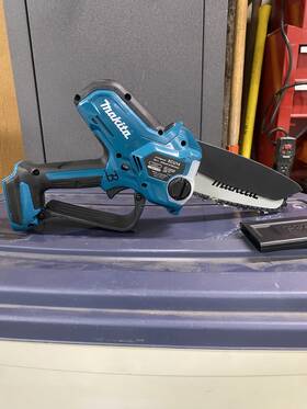 Makita Muc101dz Electric Mini Chainsaw 8-inch Cordless Handheld
