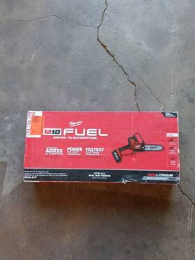 Milwaukee 5890057 M18 Fuel Hatchet Pruning Saw Kit 8 Inch Bar Model# 3004-21p