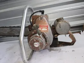 4000-01 Titan Vintage Chainsaw