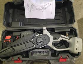 Yong Kang Kpk-802 10 Inch Mini Chainsaw With 2 Batteries Cbarger And Case